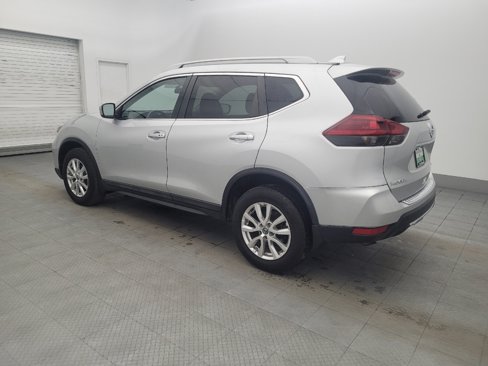Used 2018 Nissan Rogue SV image 3