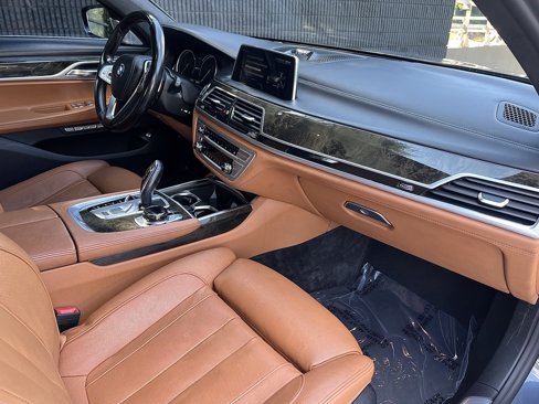Used 2017 BMW 740e xDrive image 30