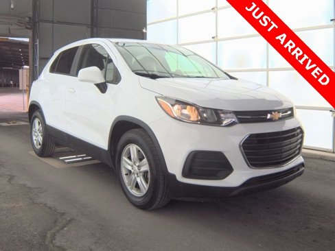 Used 2020 Chevrolet Trax LS w/ Tint and Cruise Package image 1
