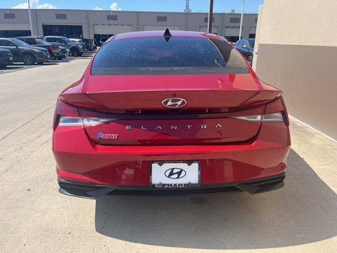 Used 2022 Hyundai Elantra SEL w/ Convenience Package image 3