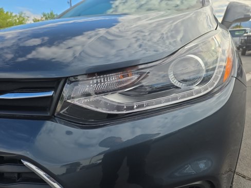 Used 2022 Chevrolet Trax LT w/ LT Convenience Package image 9