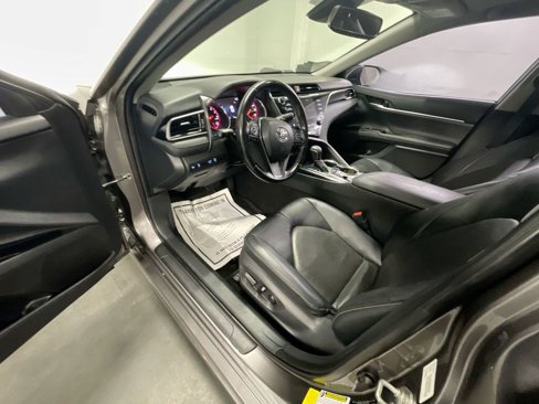 Used 2019 Toyota Camry XSE image 10