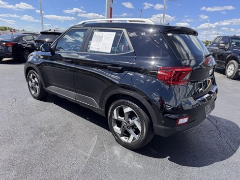 Used 2025 Hyundai Venue SEL image 3