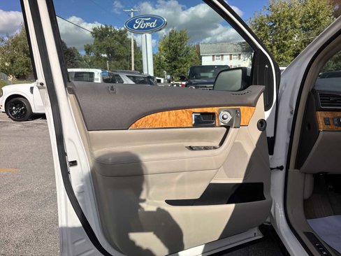 Used 2012 Lincoln MKX AWD image 16