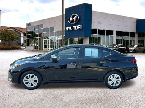 Used 2023 Nissan Versa S w/ Trunk Package image 2