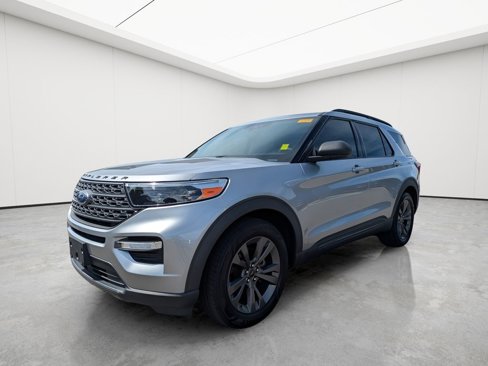 Used 2021 Ford Explorer XLT w/ Equipment Group 202A image 4