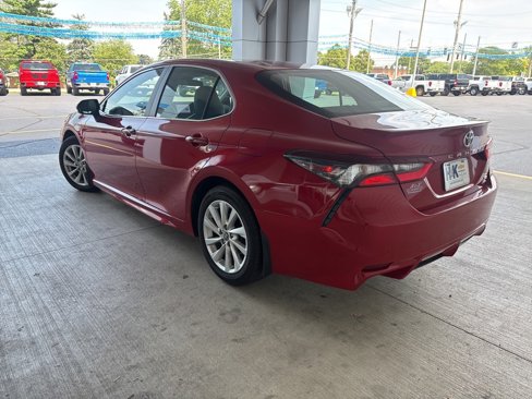 Used 2023 Toyota Camry SE image 4