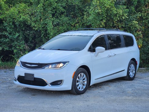 Used 2017 Chrysler Pacifica Touring-L image 18