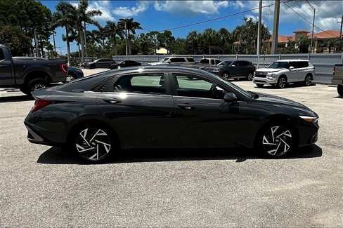 Used 2024 Hyundai Elantra Limited image 4