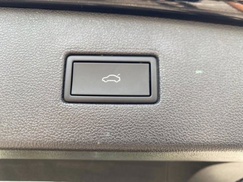 Used 2024 Volkswagen Tiguan SE image 42