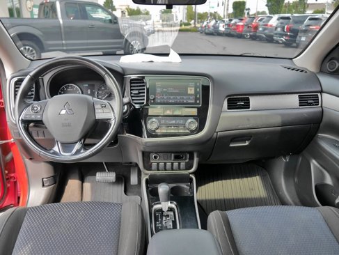 Used 2017 Mitsubishi Outlander SE image 19