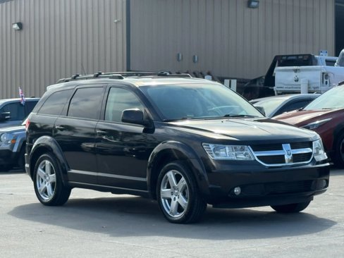 Used 2010 Dodge Journey SXT w/ Flexible Seating Group image 4