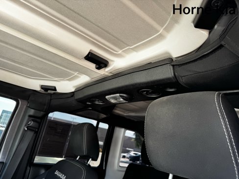 Used 2018 Jeep Wrangler Unlimited Sahara w/ Connectivity Group image 23