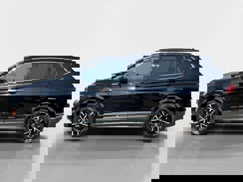 Used 2021 Volkswagen Tiguan SE w/ Panoramic Sunroof Package image 3