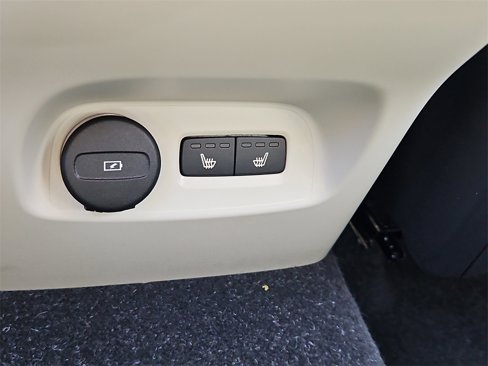Used 2023 Volvo XC40 B5 Plus w/ Driver Assist Package image 23