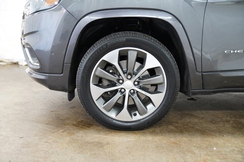 Used 2019 Jeep Cherokee Overland w/ Technology Group image 15