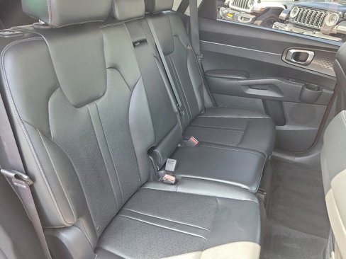 Used 2022 Kia Sorento S image 18
