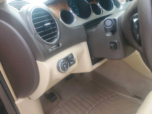 Used 2010 Buick Enclave CXL image 36