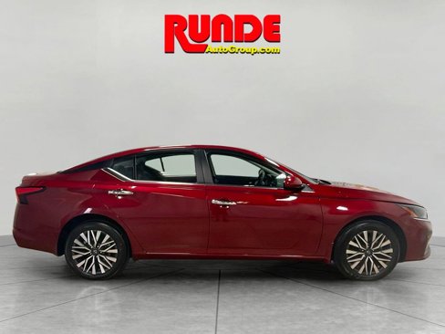 Used 2024 Nissan Altima 2.5 SV w/ SV Premium Package image 6