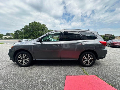 Used 2018 Nissan Pathfinder SV image 8