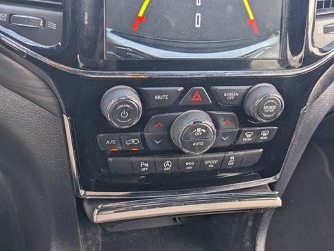 Used 2020 Jeep Grand Cherokee Altitude image 24