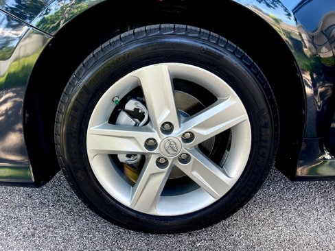 Used 2014 Toyota Camry SE image 21