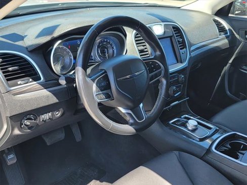 Certified 2022 Chrysler 300 Touring w/ Sport Appearance Package image 12