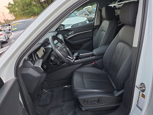 Used 2022 Audi e-tron Premium Plus w/ Premium Plus Package image 25