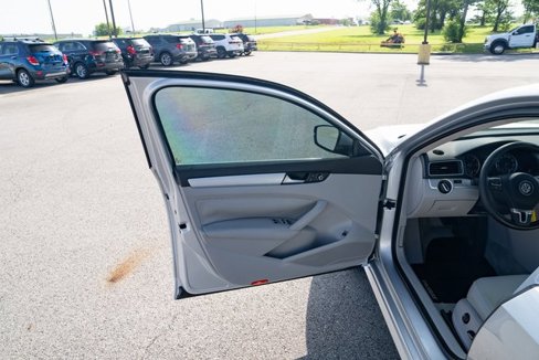Used 2013 Volkswagen Passat TDI SE image 11