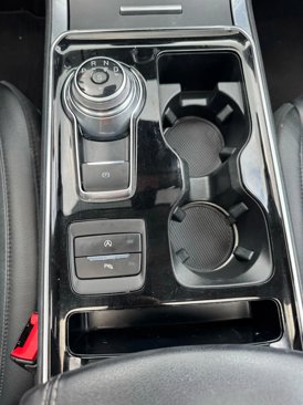 Used 2020 Ford Edge Titanium image 34