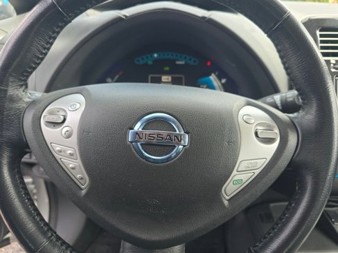 Used 2013 Nissan Leaf SL w/ Premium Pkg image 27