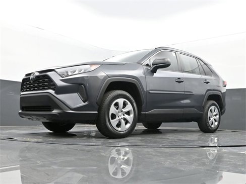 Used 2021 Toyota RAV4 LE image 27