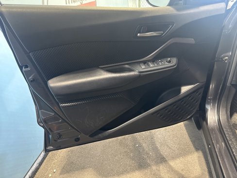 Used 2022 Toyota C-HR XLE image 29