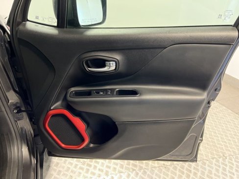 Used 2017 Jeep Renegade Trailhawk image 30