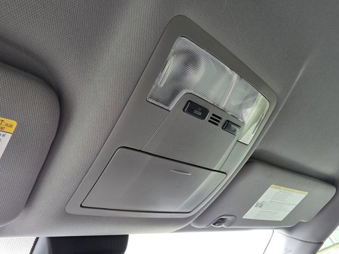 Used 2017 Toyota Highlander LE image 30