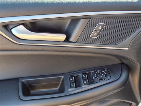 Used 2024 Ford Edge SEL image 17