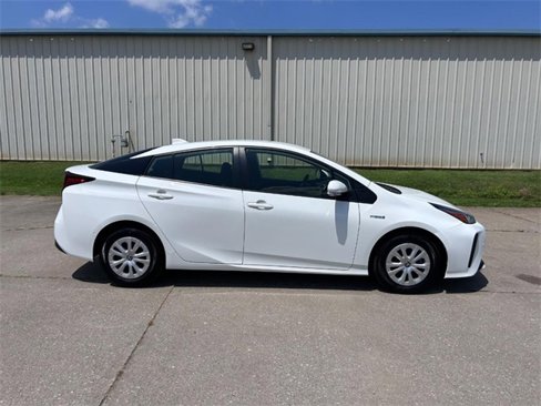 Used 2021 Toyota Prius L Eco image 2