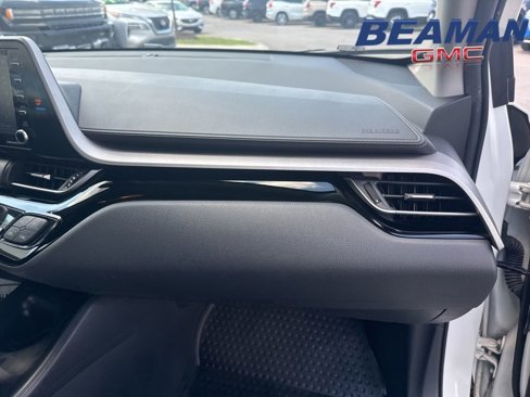 Used 2020 Toyota C-HR LE image 22