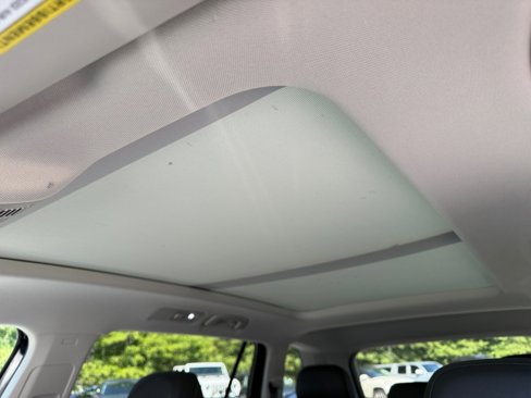 Used 2020 Volkswagen Tiguan SE w/ Panoramic Sunroof Package image 23