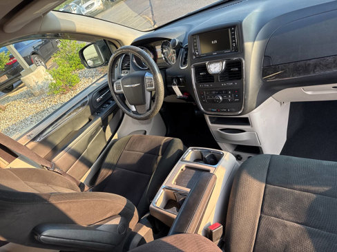 Used 2011 Chrysler Town & Country Touring image 21