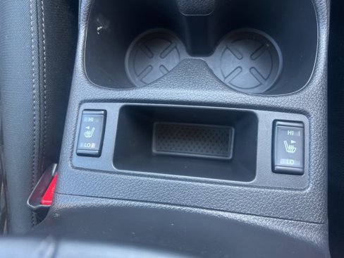 Used 2017 Nissan Rogue SV image 32