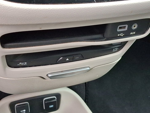 Used 2017 Chrysler Pacifica Touring-L Plus image 30