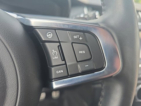 Used 2020 Jaguar E-PACE R-Dynamic S image 19