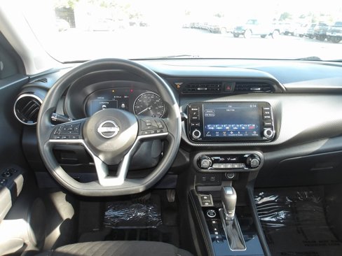 Used 2022 Nissan Kicks SV image 12