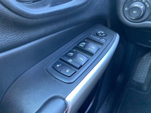 Used 2018 Jeep Cherokee Latitude Plus image 30