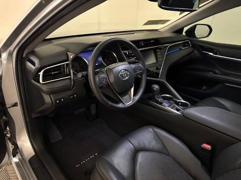 Used 2018 Toyota Camry XSE image 5