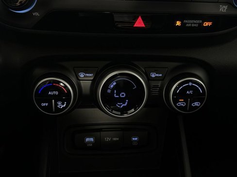 New 2025 Hyundai Venue SEL image 15