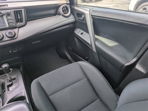 Used 2017 Toyota RAV4 LE image 18