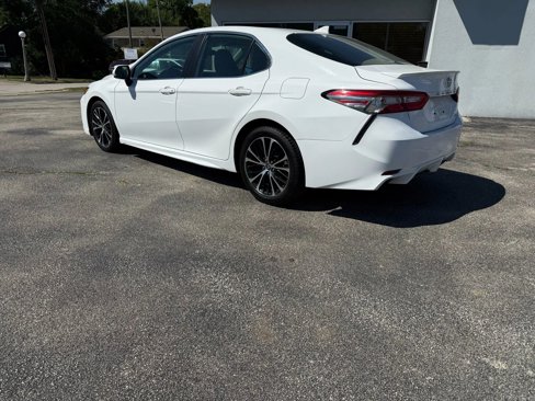 Used 2019 Toyota Camry SE image 2