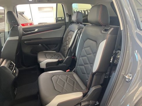 New 2025 Volkswagen Atlas Peak Edition SE image 27